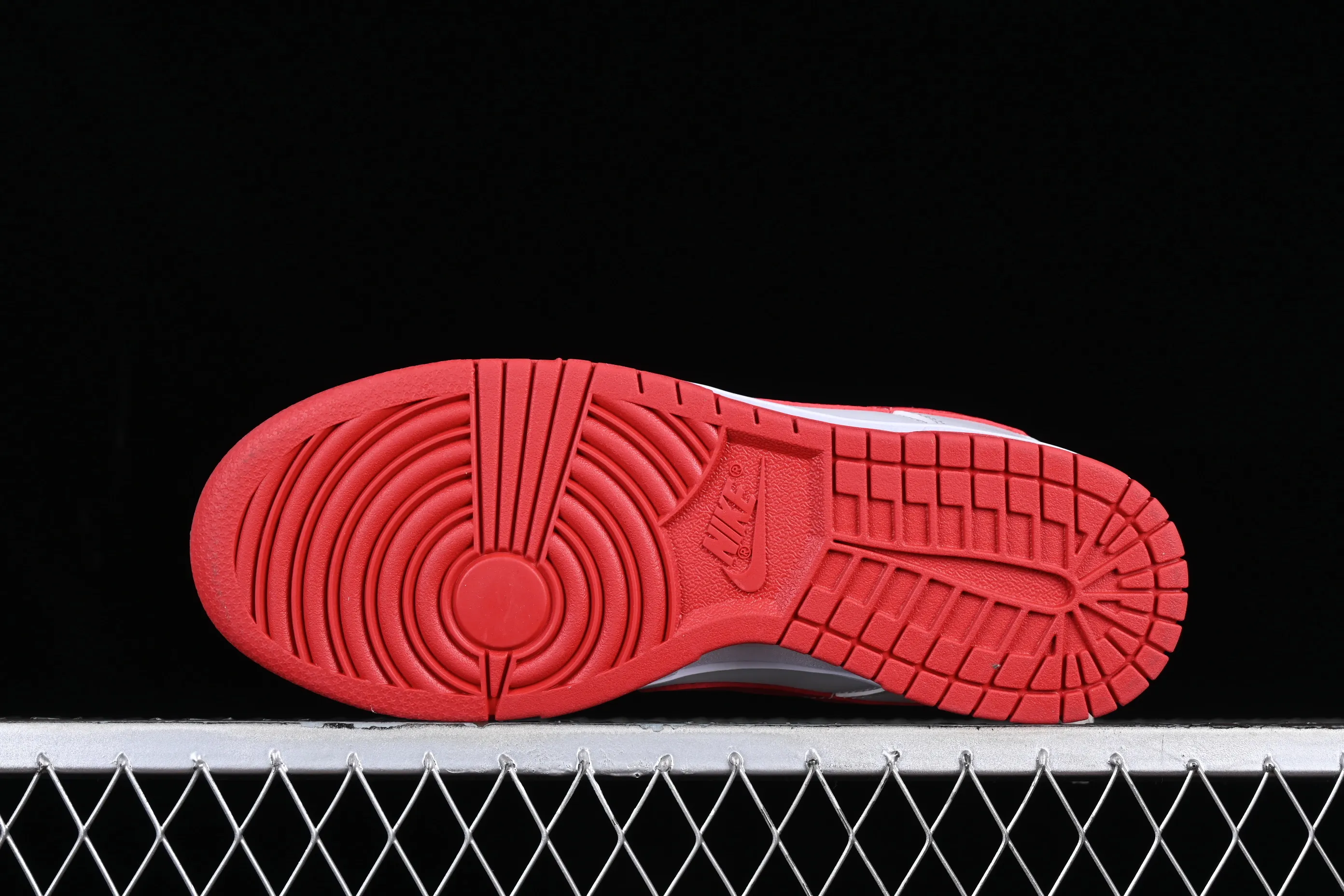All Categories Nk SB Dunk Series Nk SB Dunk Low Low-top sneakers Cost-effective version Nk Dunk Low "Vast Grey/Varsity Red" Gray and red Bugs Bunny SB low-top sports and leisure sneakers FJ0832-011